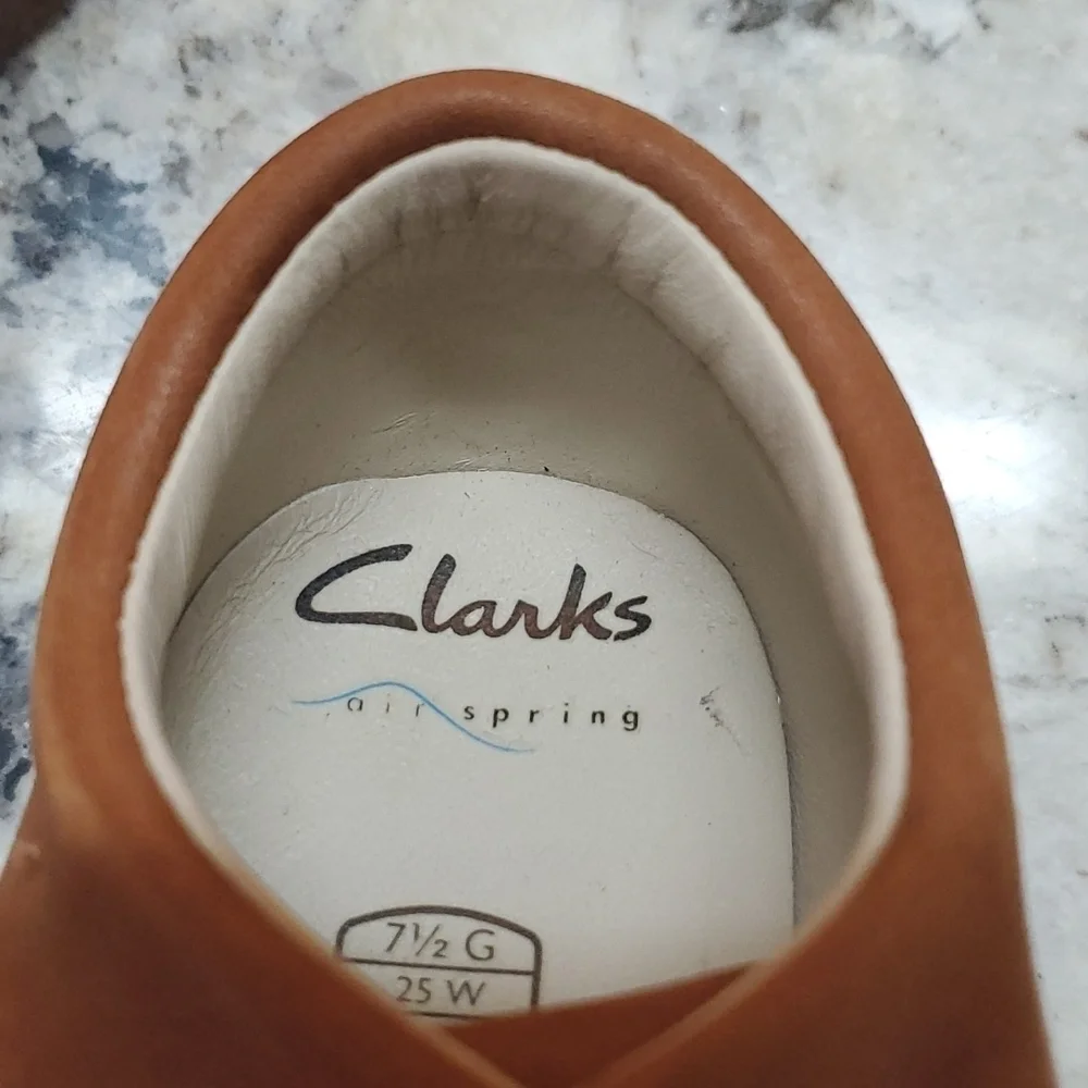 Clarks shoes size 8 w us air springs brown leather upper dress shoes